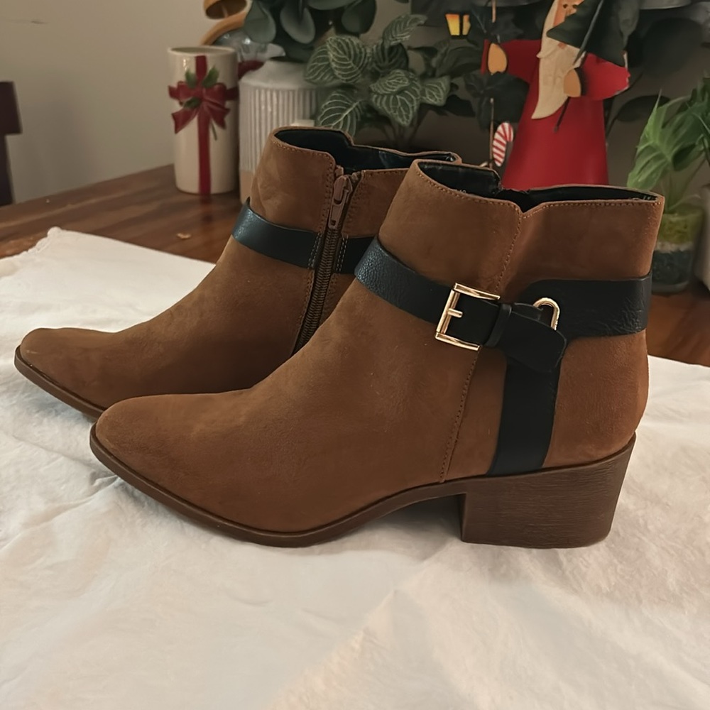 Groove Women's Rust Color Faux Suede Ankle Booties Zipper... Size: 10